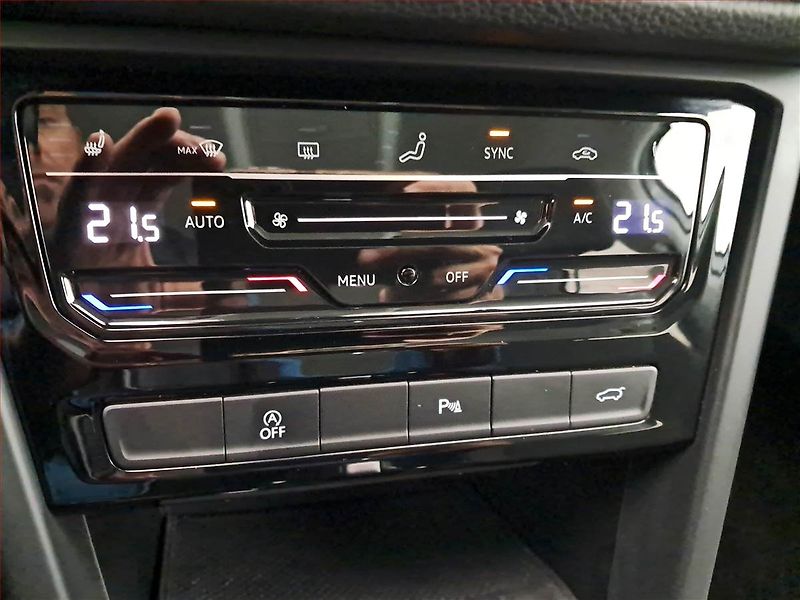 Volkswagen Touran (2023) 1.5 TSI - fotka 16 z 19