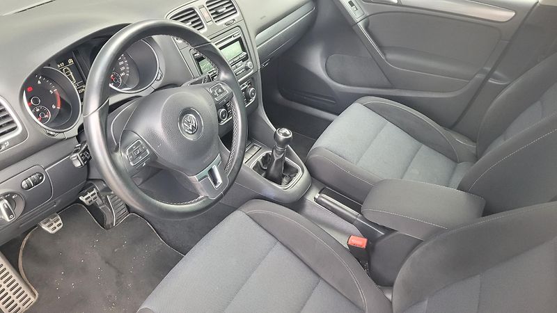 Volkswagen Golf 1,6 TDI 77KW  - fotka 19 z 23