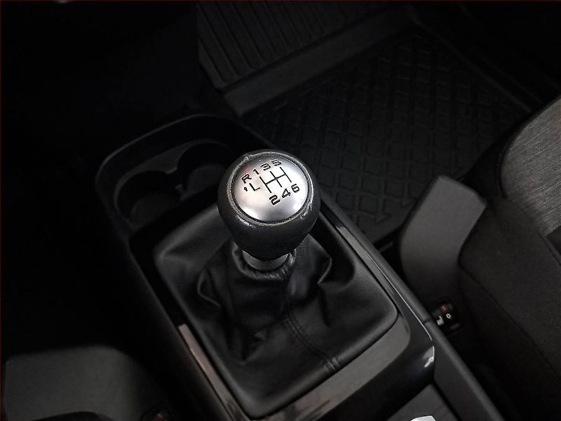 Citroën C4 Picasso (2017) 1.6 BlueHDi, 7 míst, Navi - fotka 18 z 23