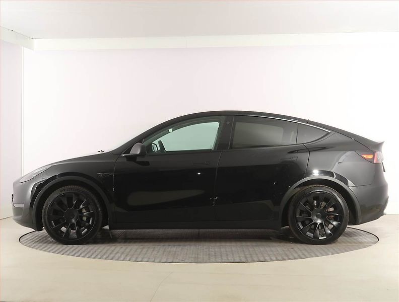Tesla Model Y (2023) Long Range AWD 79kWh, SoH 93% - fotka 3 z 33