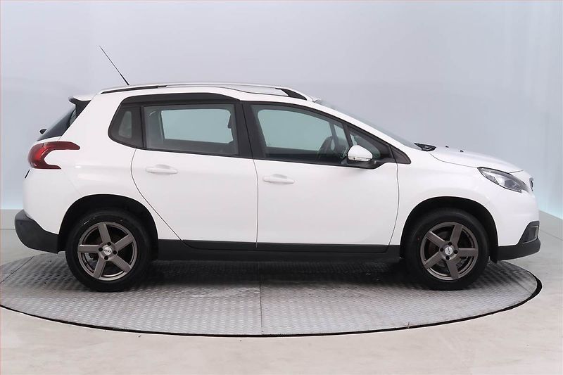 Peugeot 2008 (2017) 1.2 PureTech, Serv.kniha - fotka 6 z 17