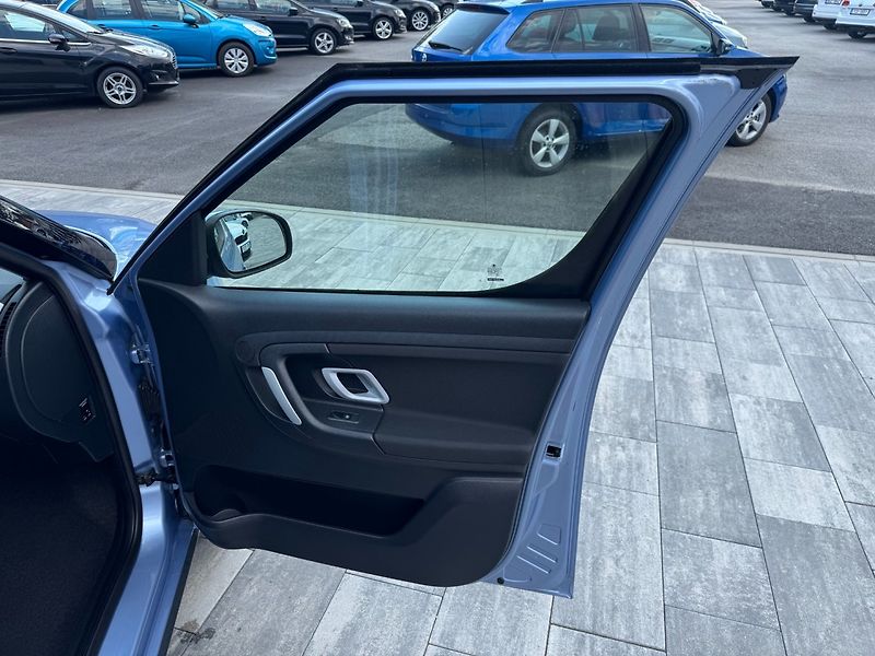 Škoda Roomster (2008) Scout 1.4i 63kW - fotka 25 z 34