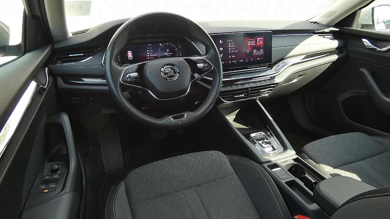 Škoda Octavia Combi 2,0 TDI Style DSG 110 kW - fotka 5 z 25