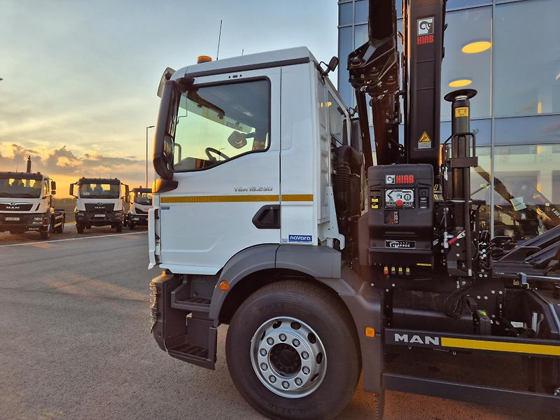 MAN TGM 18.290 HIAB 158 KONTEJNER 10T - fotka 12 z 24