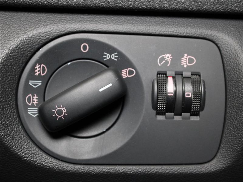 Audi A3 2,0 TDi 103kW Nové STK 2xkola - fotka 13 z 18