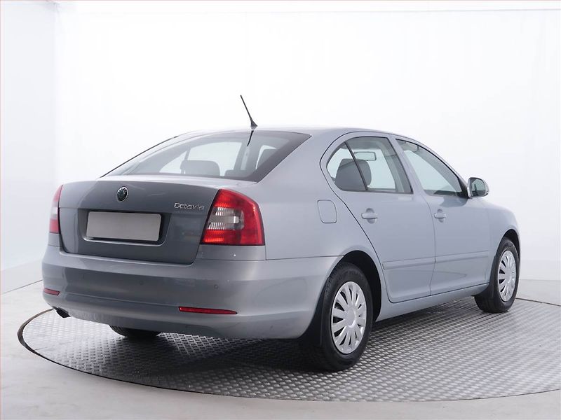 Škoda Octavia (2011) Ambiente 1.2 TSI, Serv.kniha - fotka 5 z 17