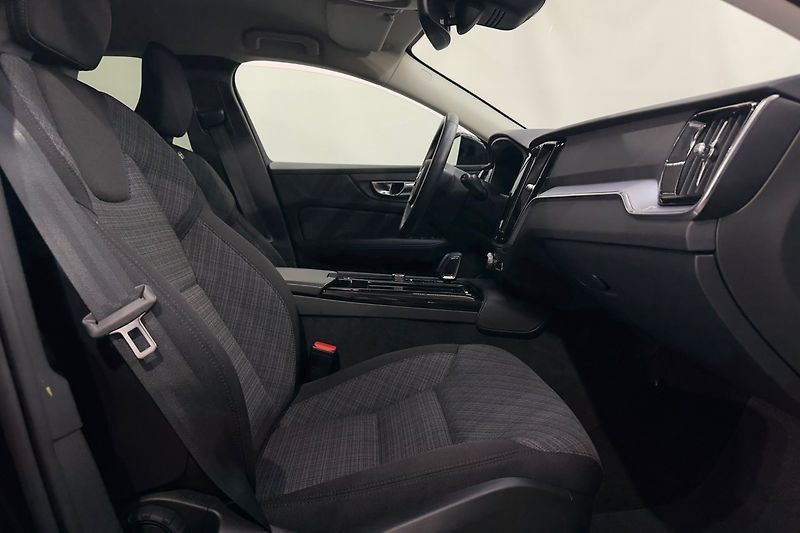 Volvo V60 Recharge T6 AWD Core Taž Kam - fotka 19 z 22