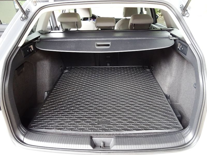 Volkswagen Golf 2.0TDI Style ČR Tažné DPH - fotka 30 z 38