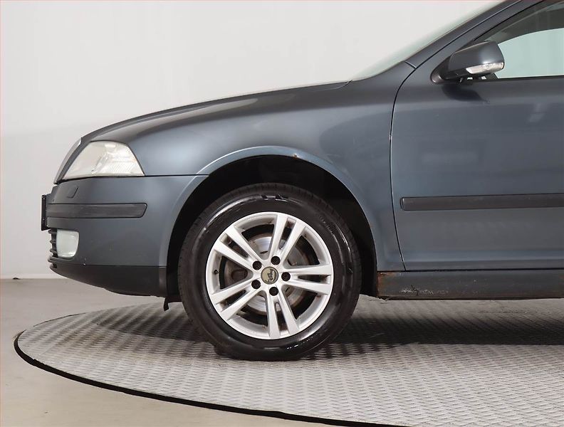 Škoda Octavia (2007) 1.9 TDI, 4X4, po STK - fotka 15 z 18