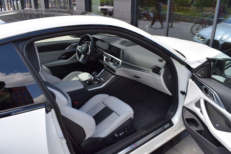 BMW M4 (2022) Competition/Carbon/MatBílá - fotka 53 z 65