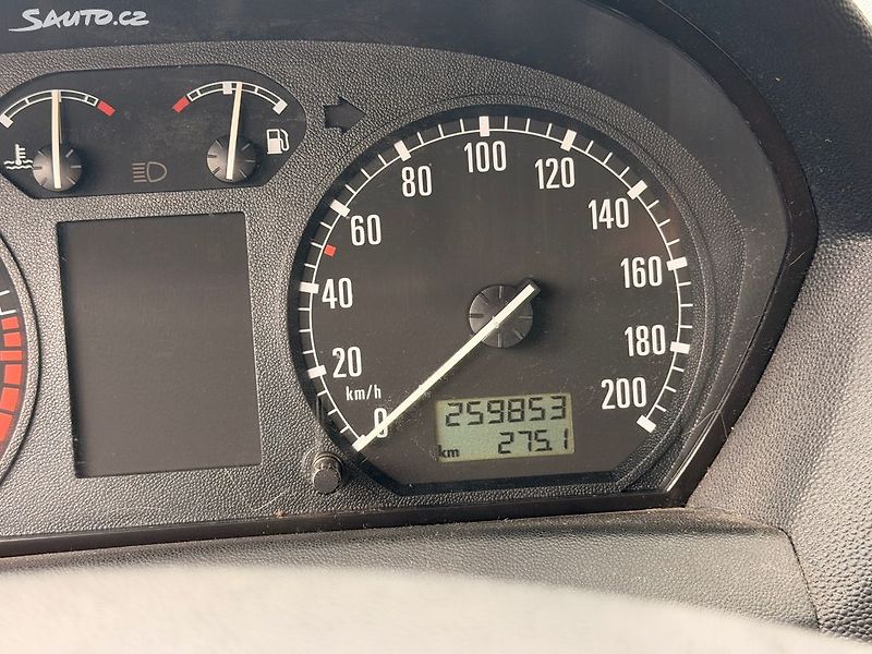 Škoda Fabia (2001) 1.4MPI, 44kw Původ ČR - fotka 15 z 17