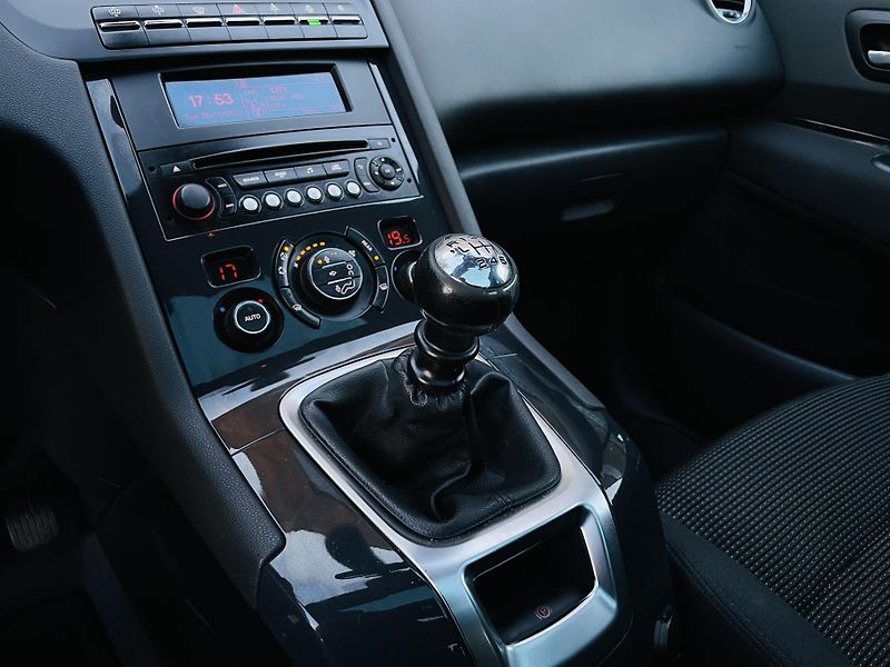 Peugeot 5008 2.0HDi MAN 1MAJITEL SENZORY  - fotka 33 z 43