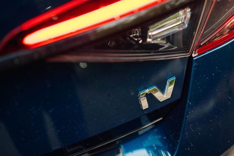 Škoda Superb (2020) iV 1.4 TSI PHEV, ČR, AUTOMAT - fotka 15 z 32