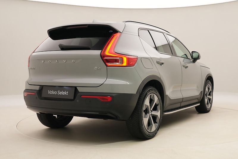 Volvo XC40 B4 DARK ULTIMATE AUT CZ - fotka 13 z 56