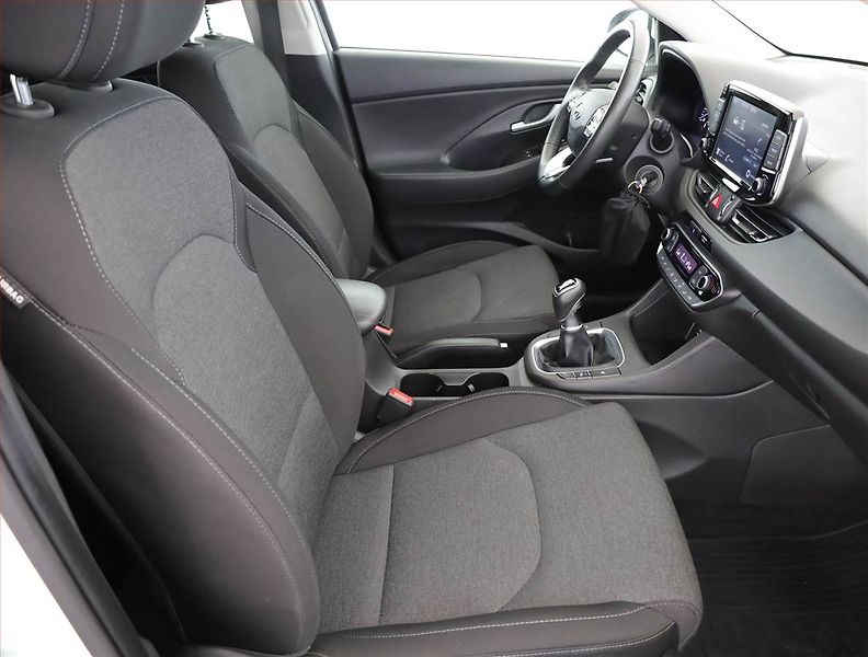 Hyundai i30 (2022) 1.0 T-GDI, ČR,1.maj - fotka 7 z 19