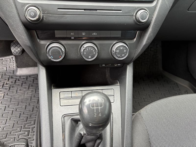 Škoda Octavia Combi 1.6 TDI ACTIVE Plus  81 - fotka 13 z 25
