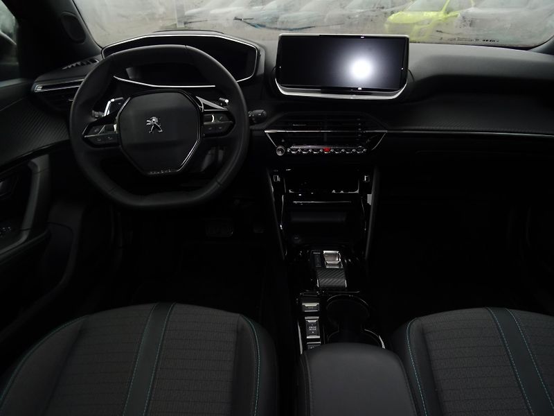 Peugeot 2008 (2023) ALLURE PACK 1.5 BHDi 130k EAT8 - fotka 20 z 41