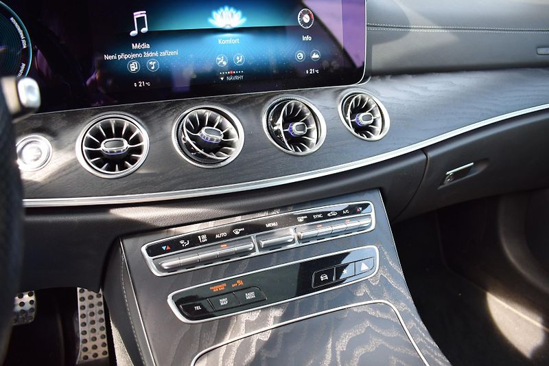 Mercedes-Benz Třídy E (2021) E400d 4M AMG Coupe/KeyLess/mas - fotka 32 z 46