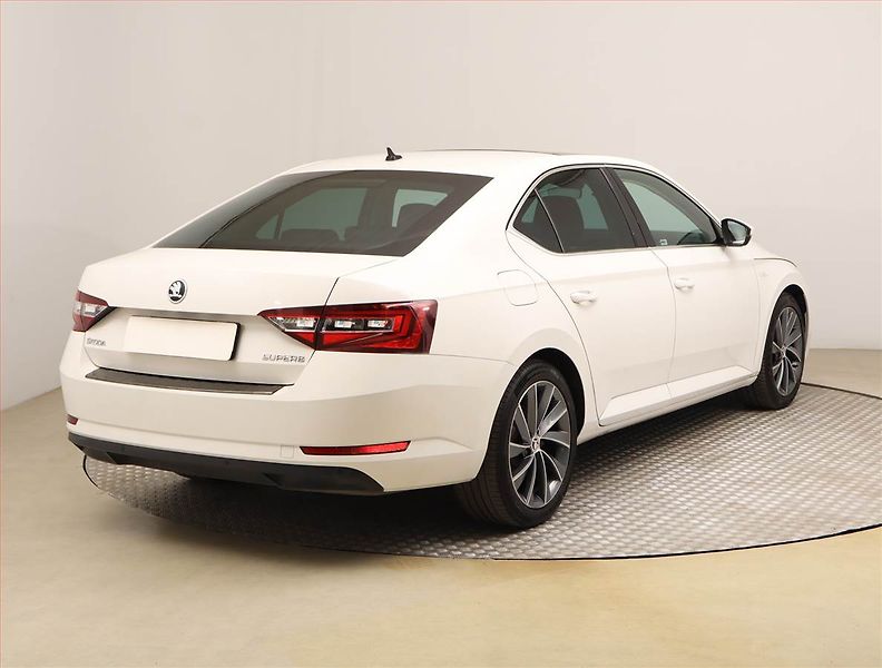 Škoda Superb (2018) 2.0 TDI, 4X4, Automat, Kůže - fotka 5 z 32