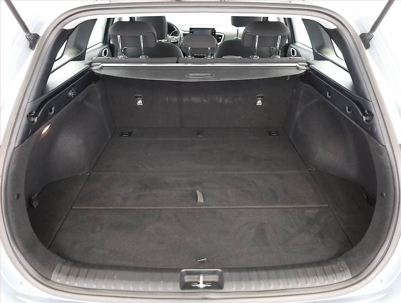 Kia Ceed (2023) 1.5 T-GDI - fotka 19 z 20