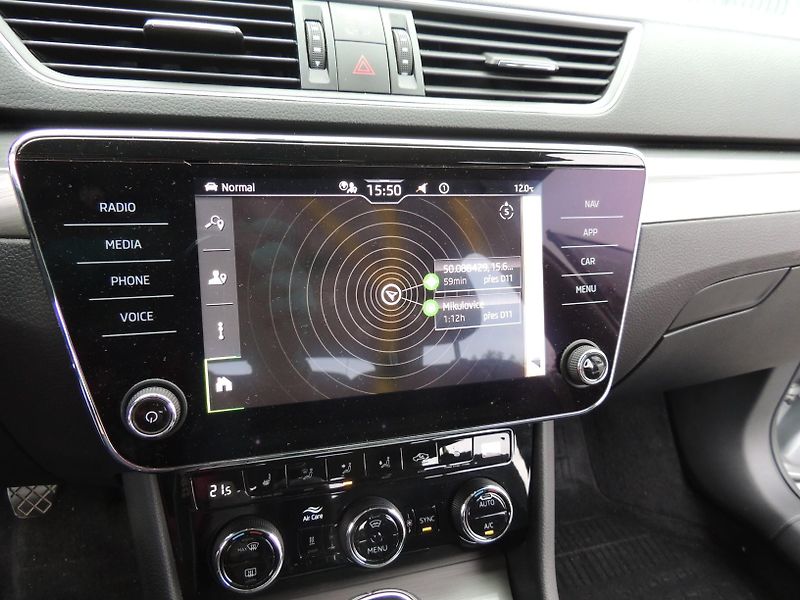 Škoda Superb (2020) 2.0TDi,110kw,Style,webasto,ČR - fotka 35 z 39