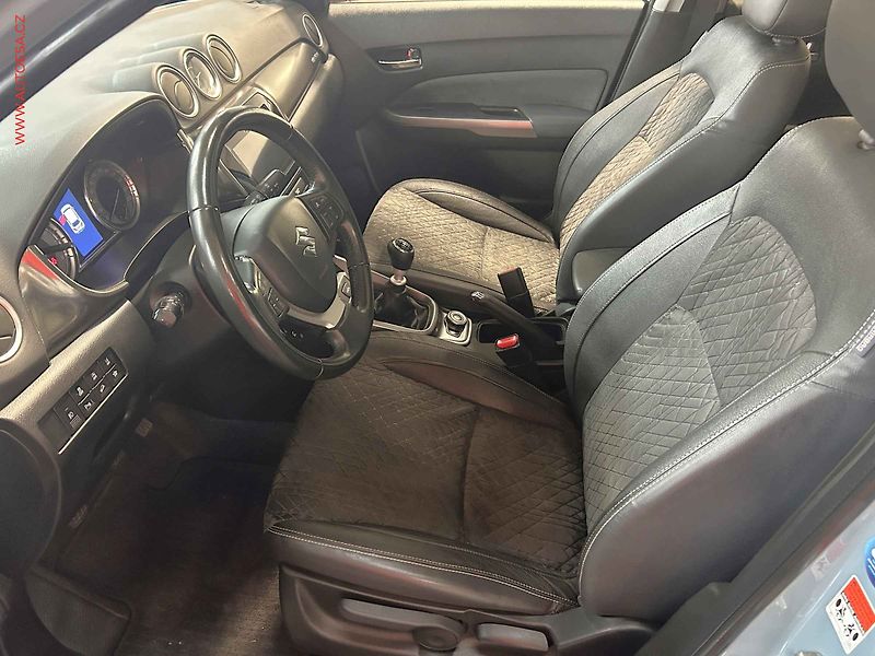 Suzuki Vitara (2021) 1.4 BJ, ČR, Elegance, panor - fotka 9 z 16