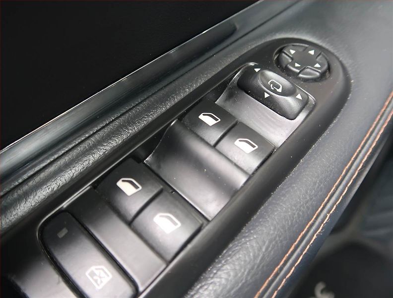 Peugeot 3008 (2015) 1.6 BlueHDi, Navi, Tempomat - fotka 15 z 18