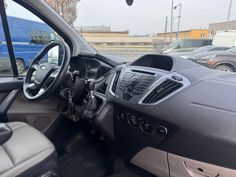 Ford Tourneo Custom (2013) 2,2D 114KW 8X  2X ŠOUP. SERVIS - fotka 43 z 50