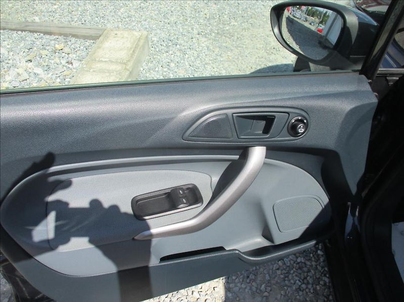 Ford Fiesta 1,2 i, klima, serv. kniha, - fotka 12 z 31