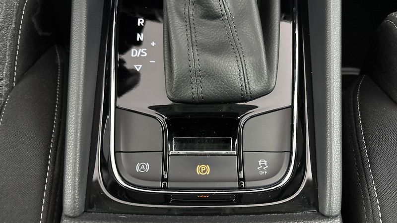 Škoda Karoq 2.0 TDI DSG Style - fotka 24 z 28