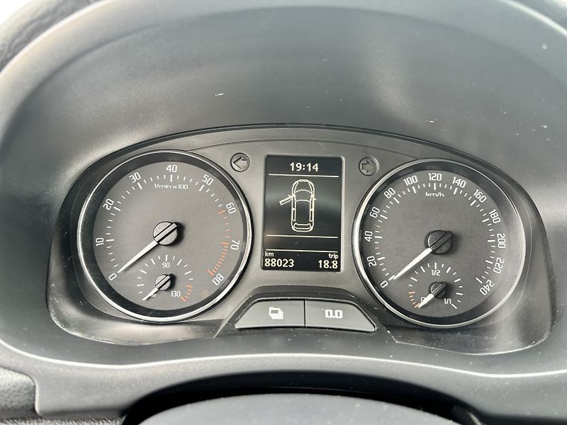 Škoda Fabia (2012) 1.2TSi Elegance serv. kniha! - fotka 19 z 26