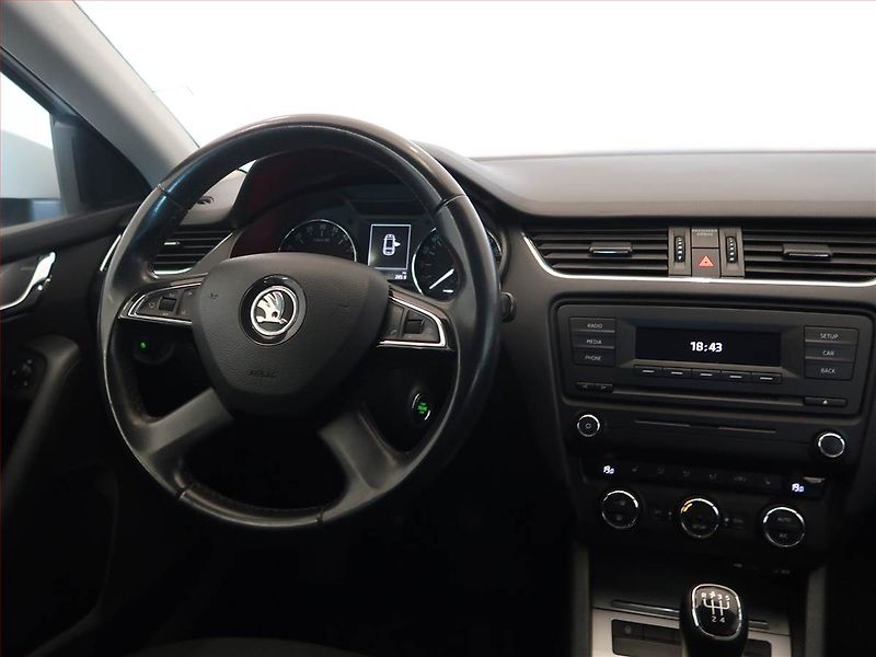 Škoda Octavia (2014) Elegance 1.6 TDI, Tempomat - fotka 7 z 14