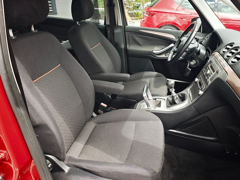 Ford Galaxy (2006) 2,0 TDCi 103 Kw Ghia 7 míst - fotka 19 z 29