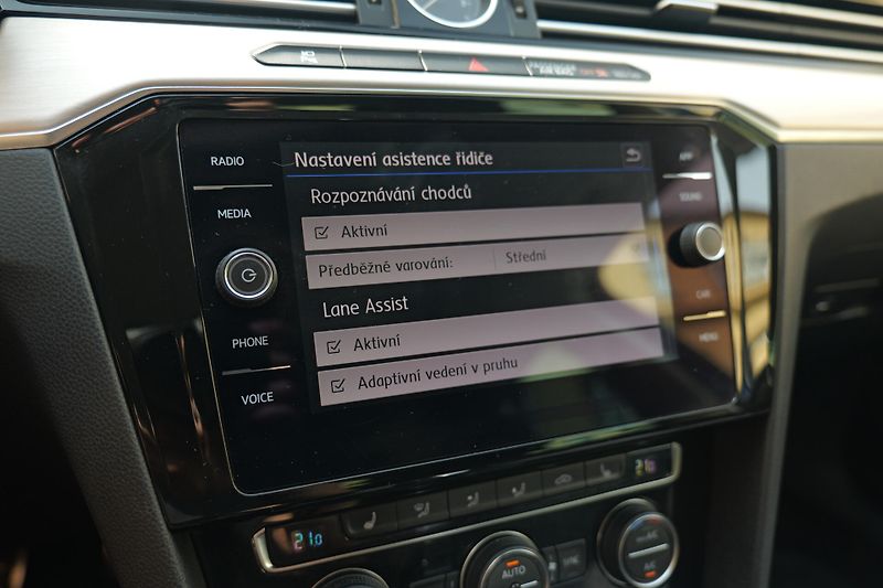 Volkswagen Passat 162kW Alltrack DCC NezTop 360 - fotka 30 z 42