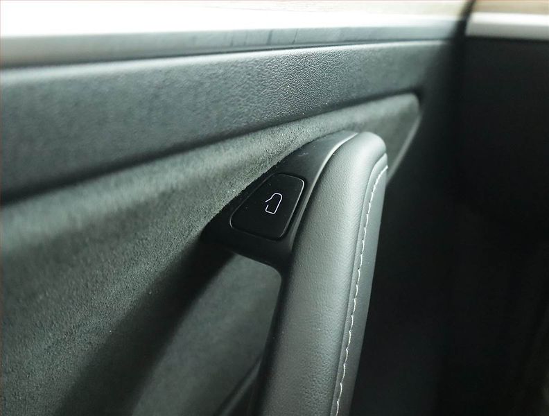Tesla Model Y (2022) Long Range AWD 79kWh, SoH 89% - fotka 17 z 19