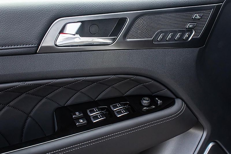 KGM Rexton (2026) 2,2 e-XDI 4WD Shift-by-wire PR - fotka 12 z 22