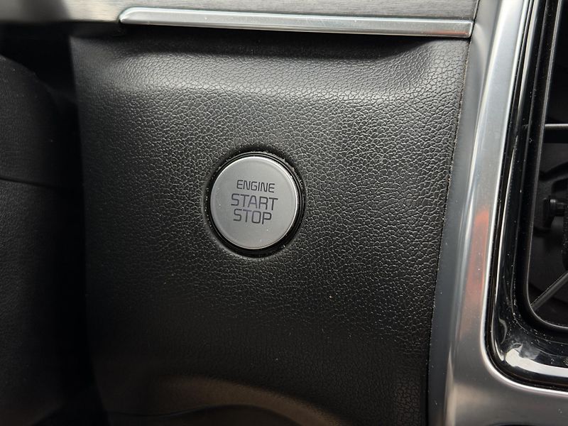 Kia Sorento 2.2 CRDi SCR 4x4 8DCT Top - fotka 28 z 42