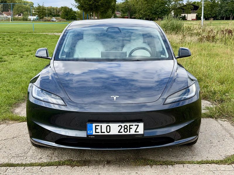 Tesla Model 3 (2024) Highland  - fotka 3 z 19