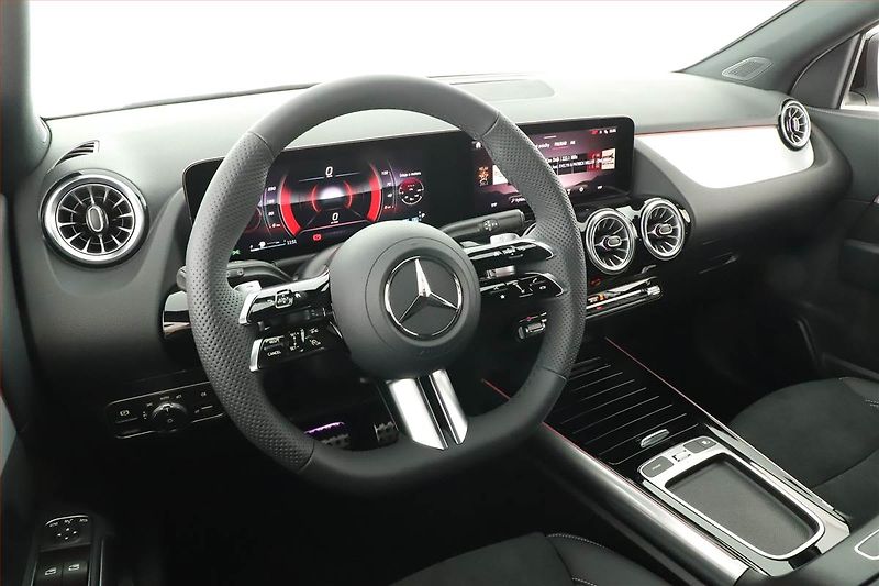Mercedes-Benz GLA (2025) 180, AMG Line, Navigace - fotka 21 z 25