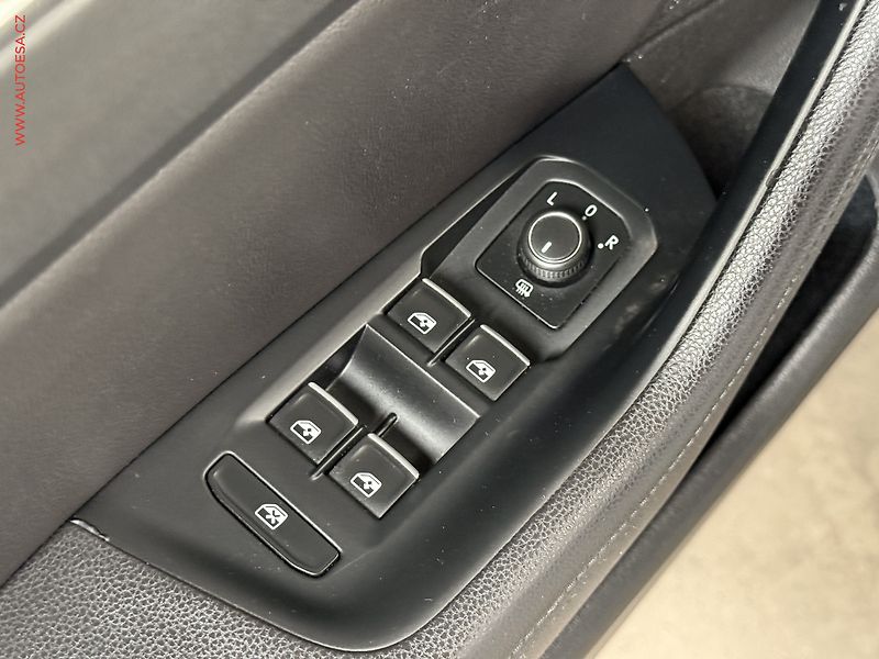 Volkswagen Passat (2016) 2.0 TDI, LED, masáž - fotka 11 z 14