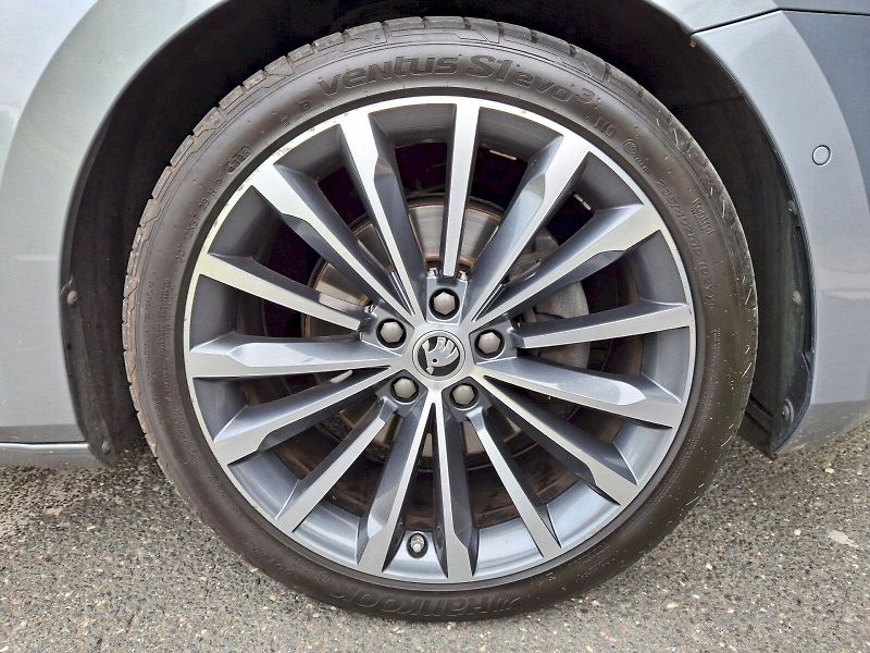 Škoda Superb (2020) L&K DSG 2,0TSi 140kW - fotka 35 z 35