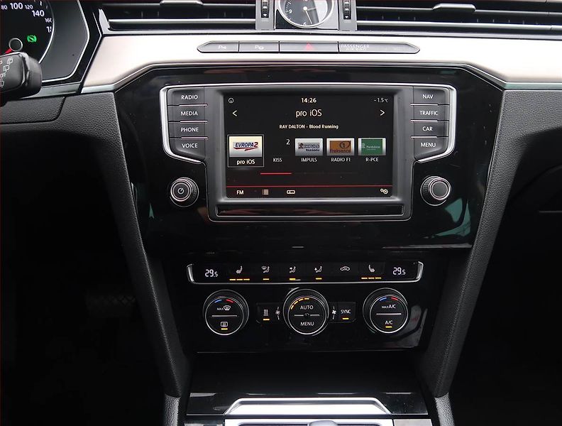 Volkswagen Passat (2016) 2.0 TDI, Automat, Navi - fotka 12 z 23
