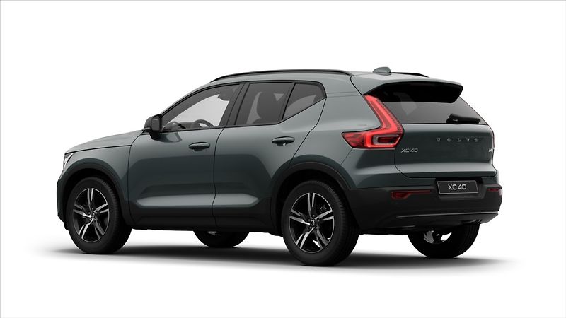 Volvo XC40 (2026) 2,0 B4  Plus - fotka 2 z 9