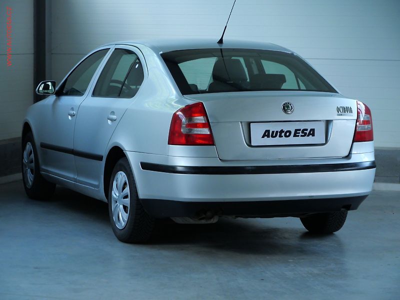Škoda Octavia (2005) 1.6i, 2.maj,ČR, Ambiente - fotka 6 z 17