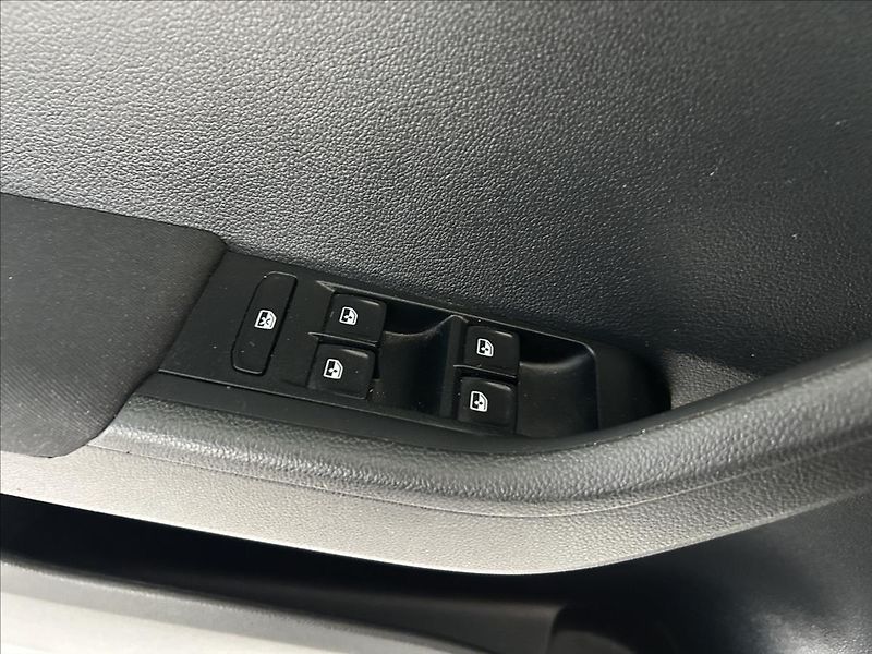 Škoda Fabia 1,0   TSI 81kW,STYLE,SERVISKA - fotka 10 z 26