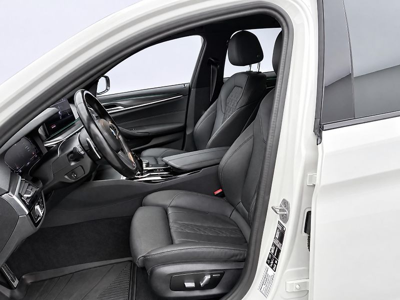 BMW Řada 5 3,0 530d 210kW xD M-Paket DPH - fotka 11 z 33