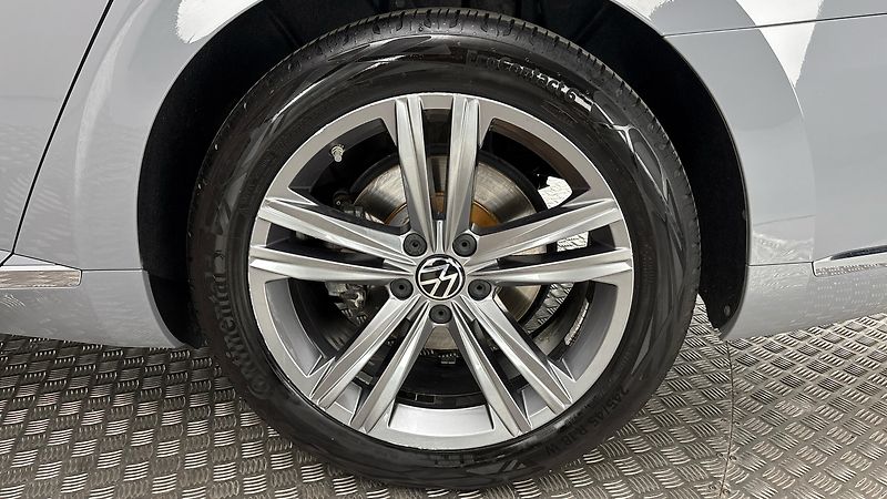 Volkswagen Arteon 2.0 TDI DSG R-Line Shooting Br - fotka 19 z 28
