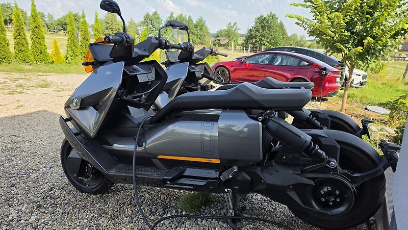 BMW CE 04 (2023) PRO/Avantgarde 11kW řidičák B - fotka 3 z 10