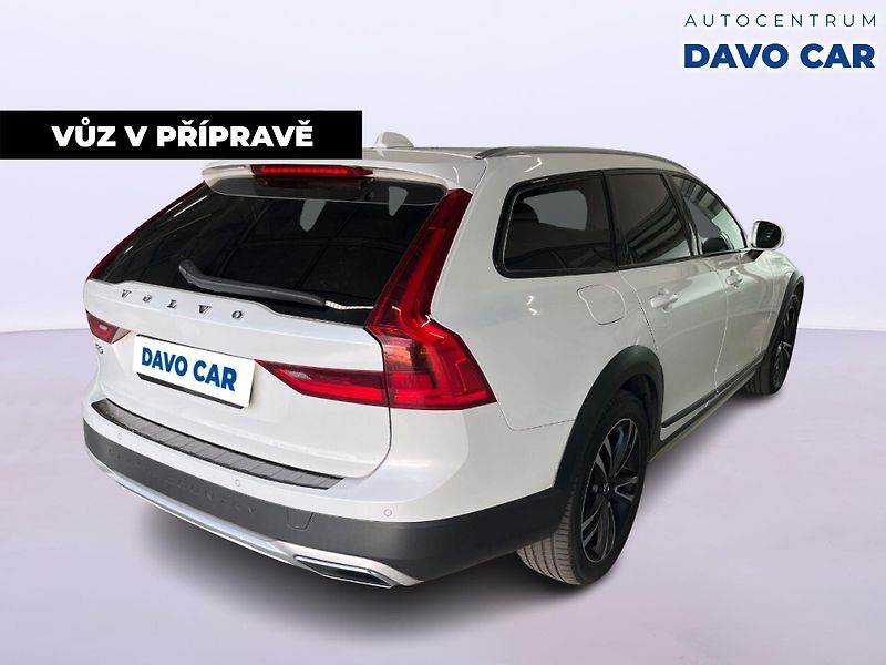 Volvo V90 2,0 D5 AWD 173kW Drive-E Pro A - fotka 5 z 12