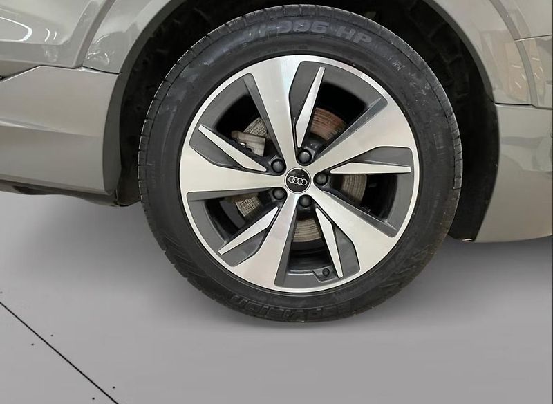 Audi Q8 e-tron 55 Q 360k Matrix Panorama - fotka 10 z 15
